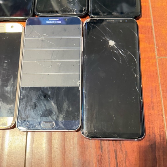 Lot of 8 Samsung Galaxy Cell Phones BROKEN Won’t Turn On Read Info-Parts/Repair” - Picture 9 of 10